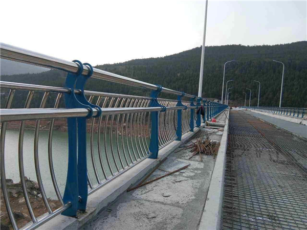 渝中不锈钢桥梁护栏的特点及其在桥梁安全中的重要作用